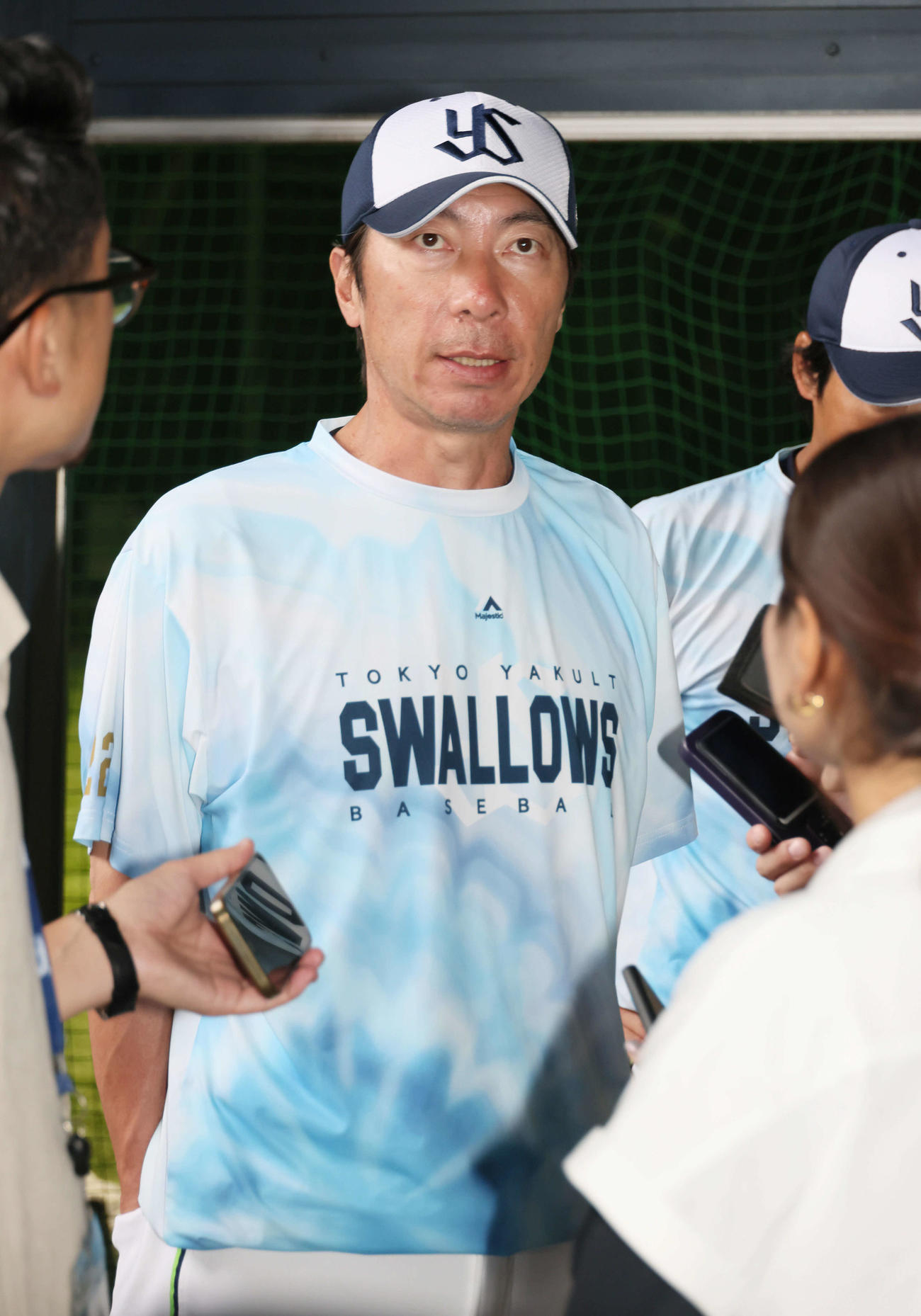 広島対ヤクルト　囲み取材に応じるヤクルト高津監督（撮影・加藤孝規）