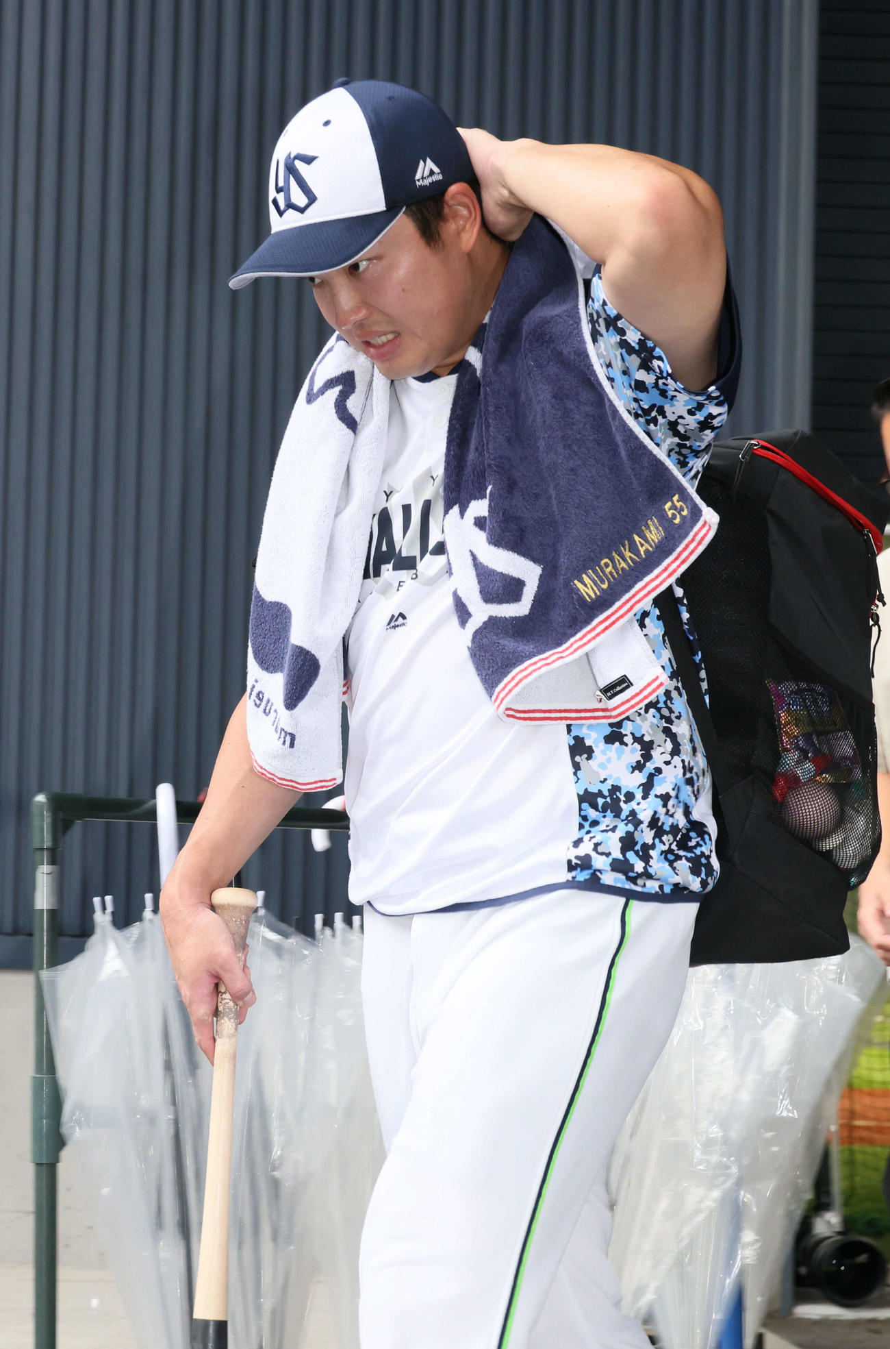 広島対ヤクルト　屋内練習場での練習を終えたヤクルト村上（撮影・加藤孝規）