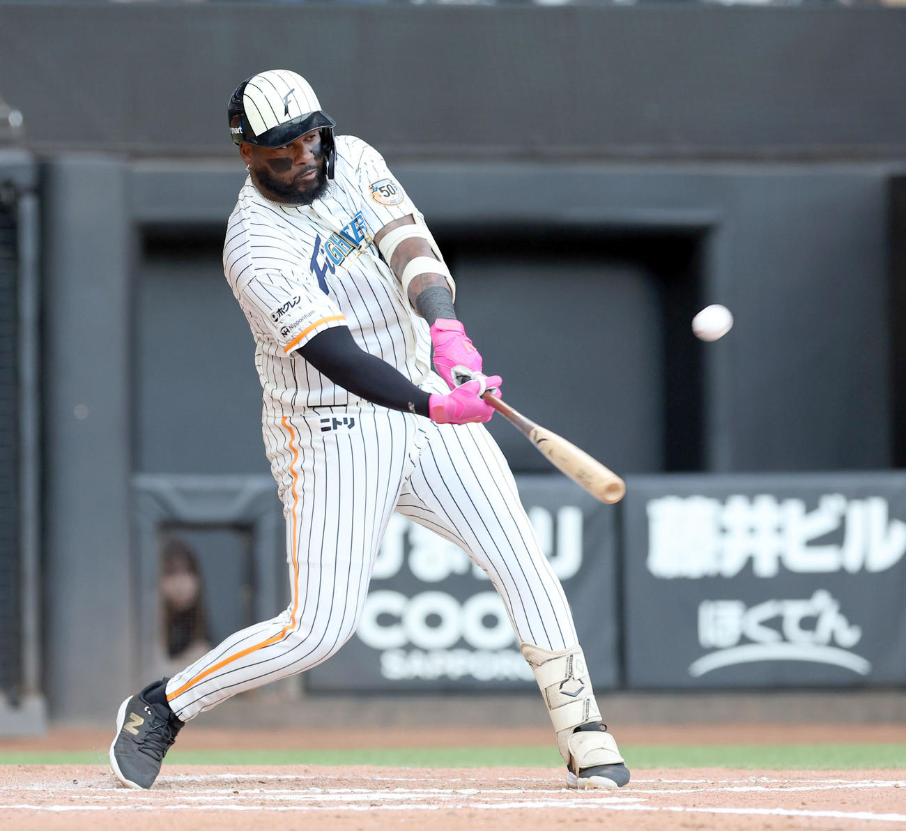 日本ハム対ソフトバンク　6回裏日本ハム2死、レイエスは左越え本塁打を放つ（撮影・佐藤翔太）