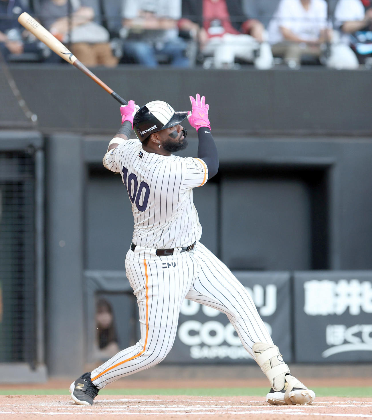 日本ハム対ソフトバンク　6回裏日本ハム2死、レイエスは左越え本塁打を放つ（撮影・佐藤翔太）