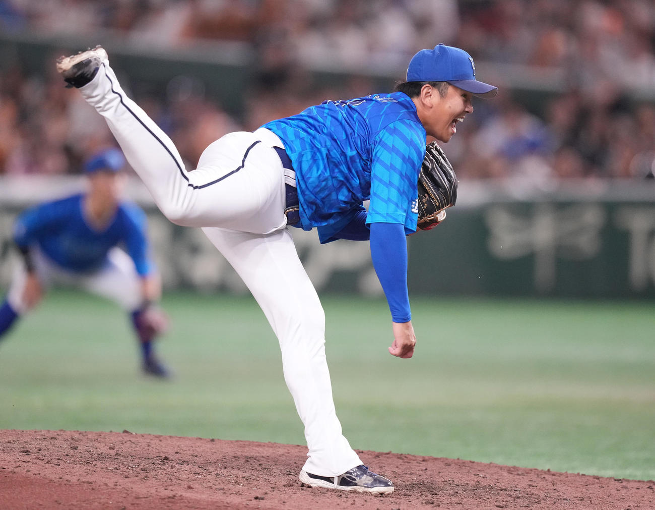 巨人対DeNA 9回裏巨人1死、岡本和真を空振り三振に仕留める山崎（撮影・鈴木みどり）