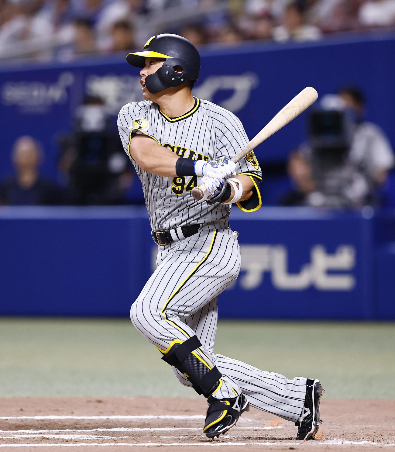 中日対阪神　10回表阪神1死一、二塁、代打原口は左前に勝ち越しの適時打を放つ（撮影・藤尾明華）