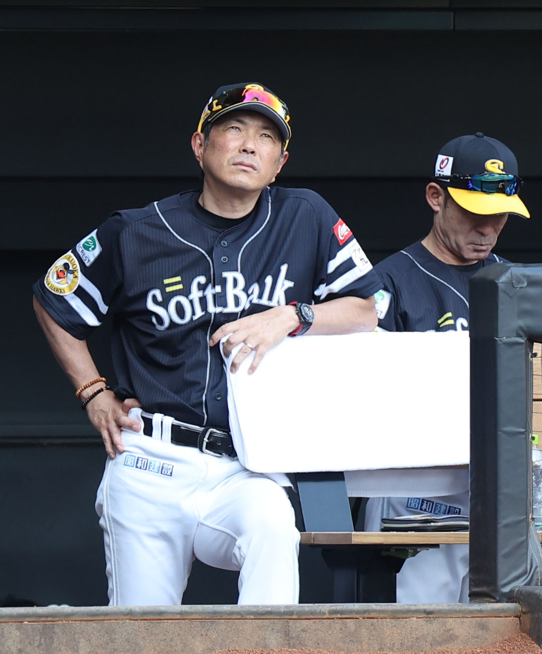 日本ハム対ソフトバンク　ベンチから遠くを見つめるソフトバンク小久保裕紀監督（撮影・佐藤翔太）