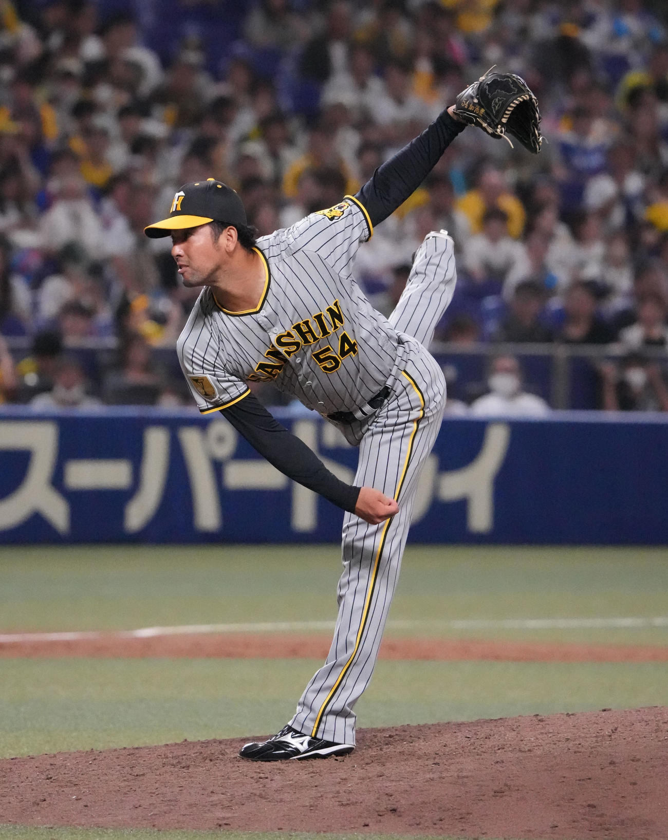 中日対阪神　10回裏、阪神5番手で登板する加治屋（撮影・森本幸一）