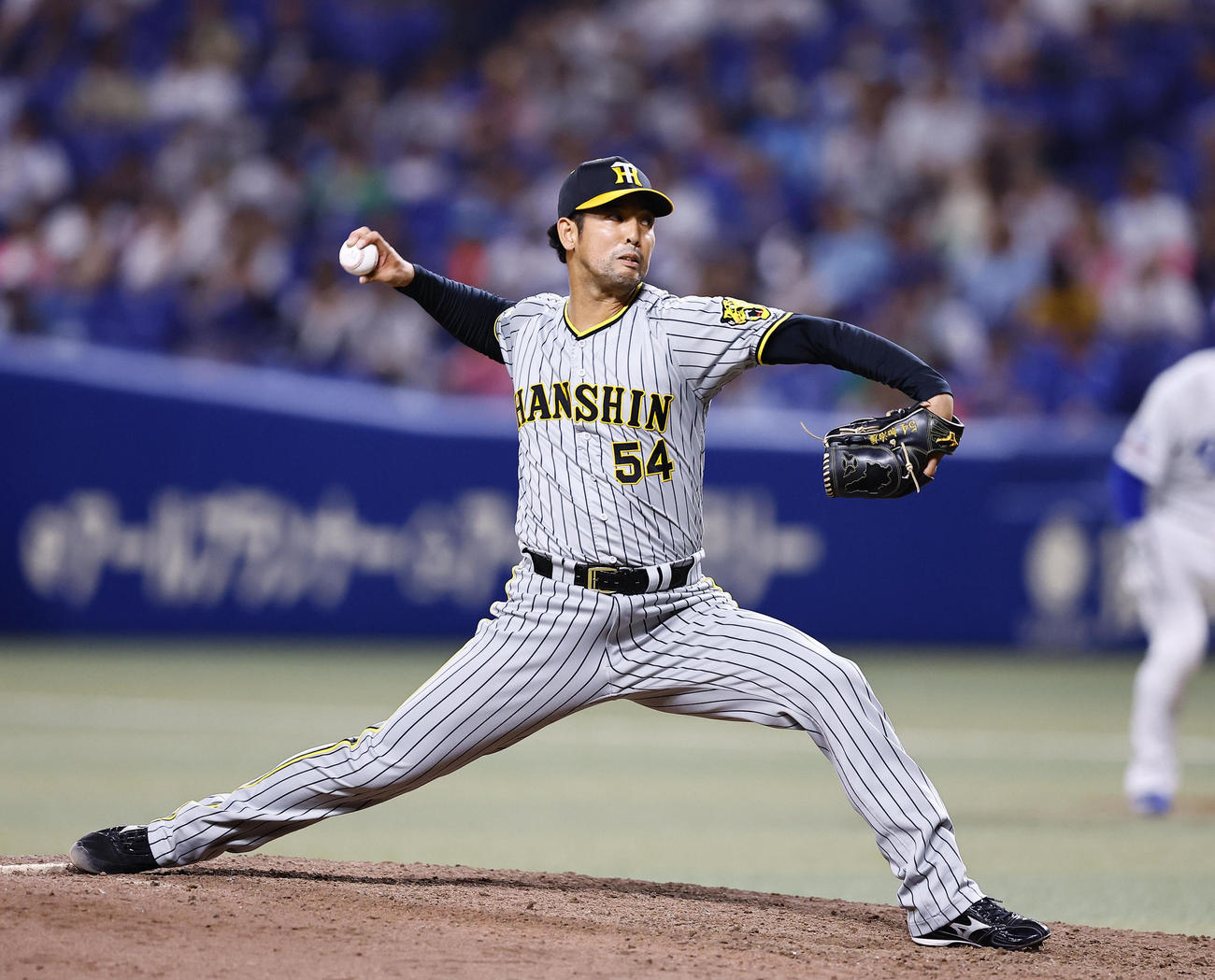中日対阪神　10回、5番手で登板した阪神加治屋（撮影・藤尾明華）