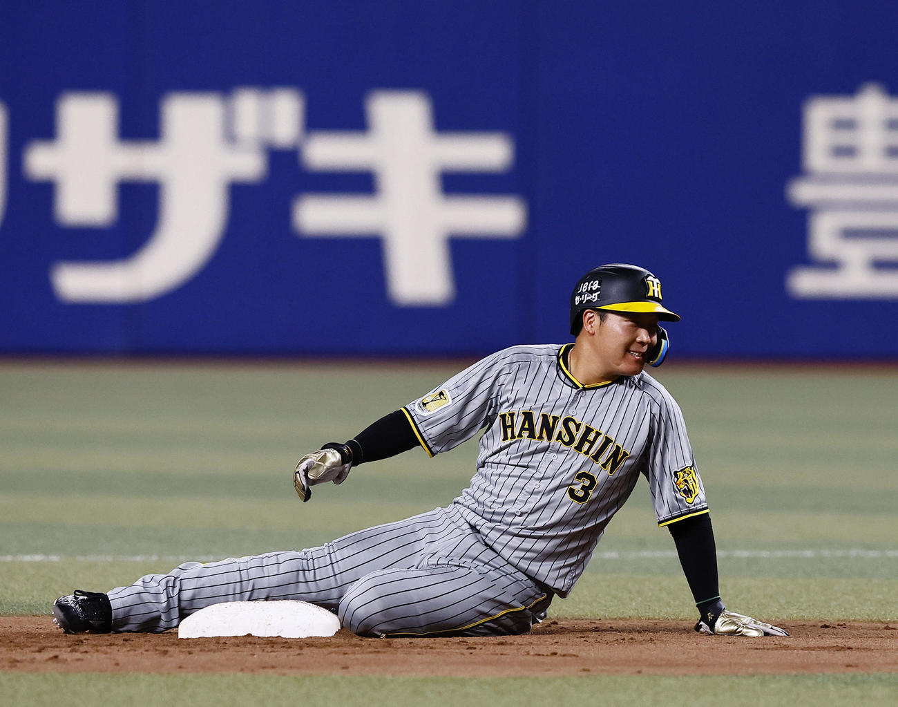 中日対阪神　7回表阪神無死一塁、打者前川右京のとき大山悠輔が二盗を狙うもアウト。三振ダブルブレーとなる（撮影・藤尾明華）