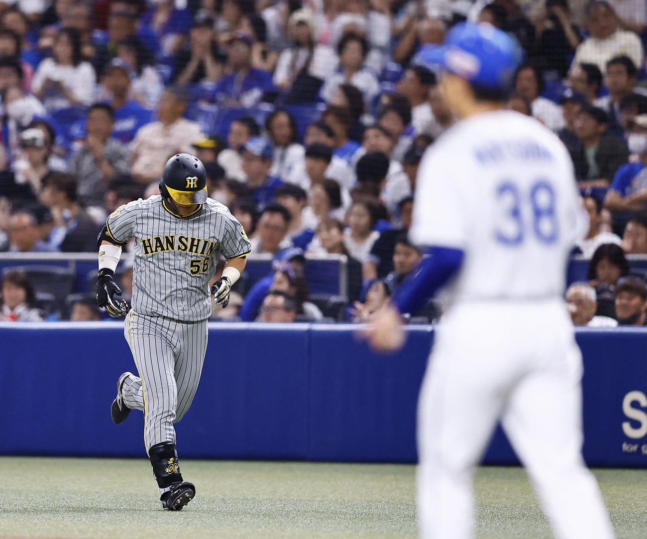 中日対阪神　5回表阪神無死一塁、投ゴロ併殺に倒れた前川（撮影・藤尾明華）