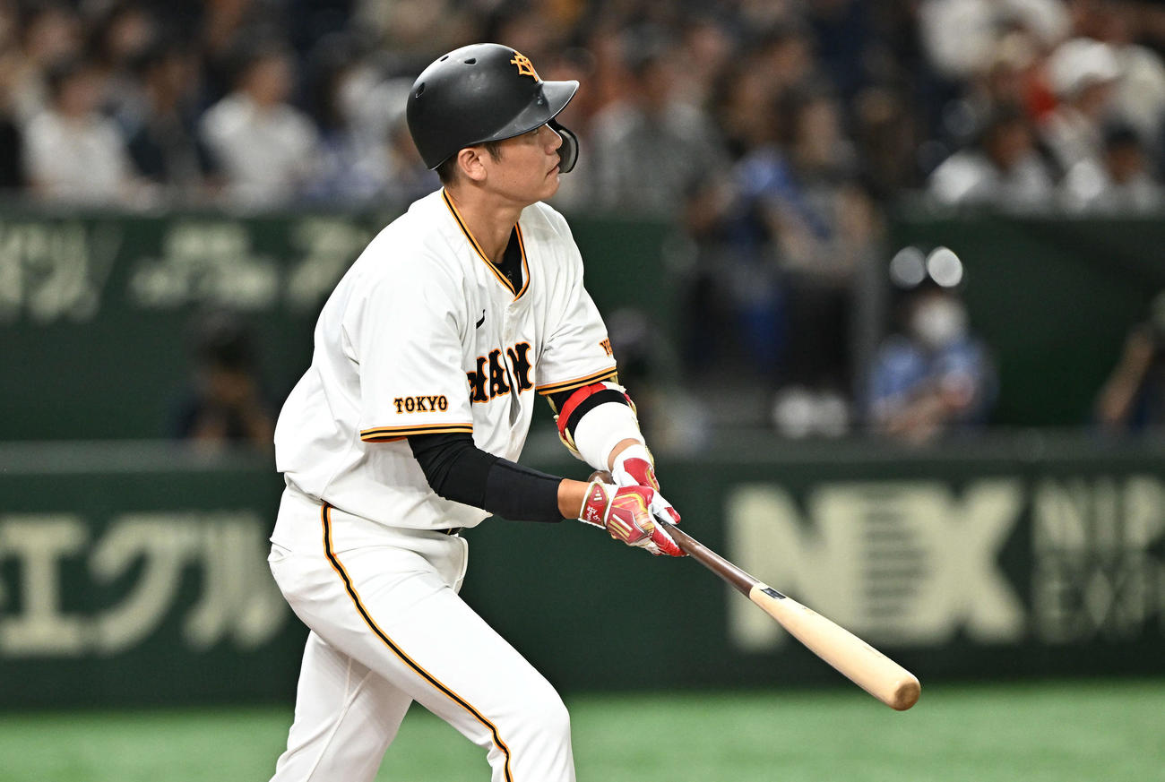 巨人対DeNA 7回裏巨人1死一塁、代打坂本は中飛に倒れる（撮影・滝沢徹郎）