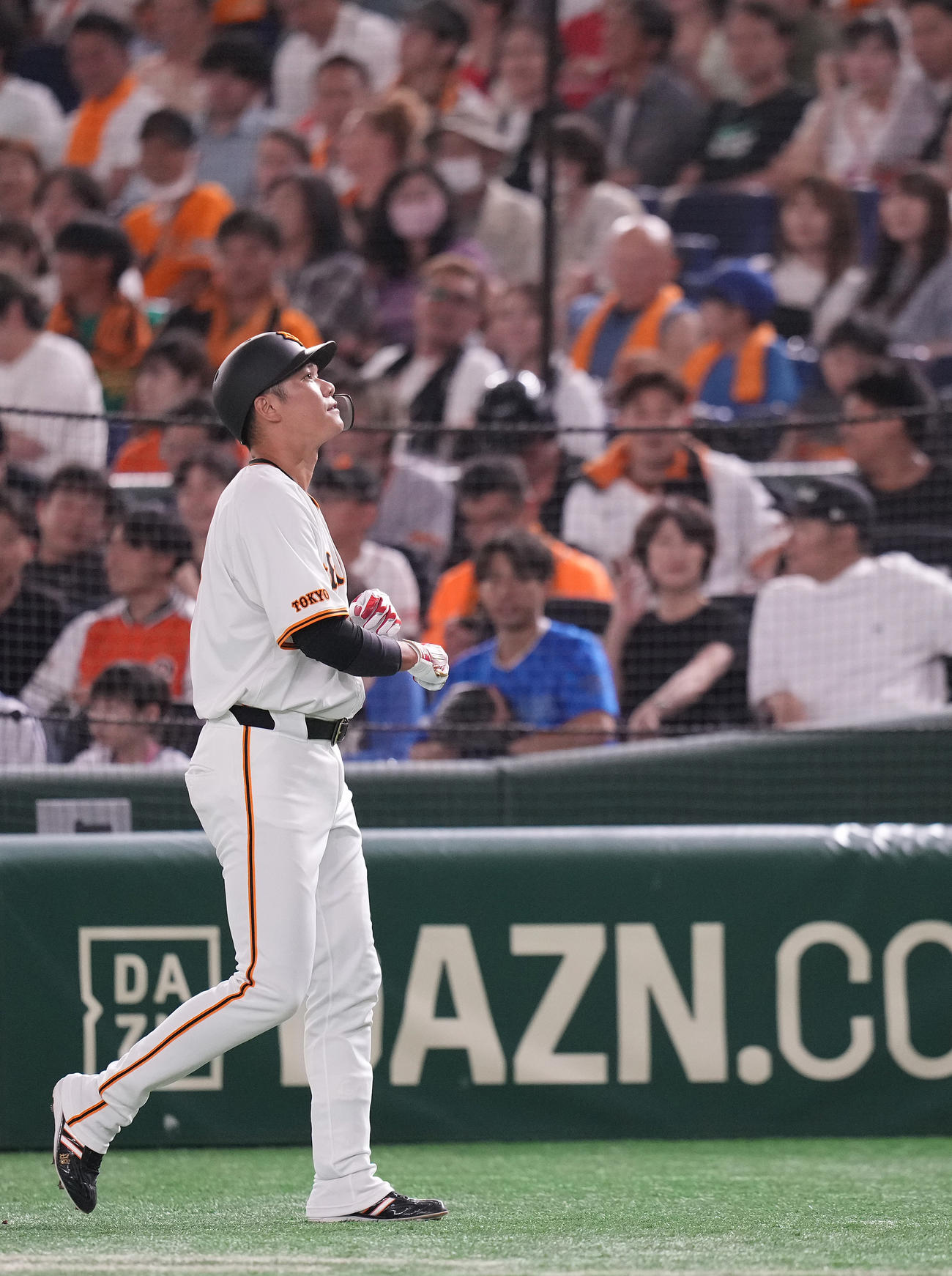 巨人対DeNA 7回裏巨人1死一塁、中飛に倒れ、浮かない表情の代打坂本（撮影・鈴木みどり