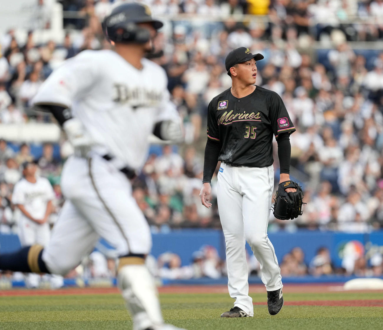 ロッテ対オリックス　1回表オリックス2死、森を右飛に打ち取るロッテの先発田中晴撮影・たえ見朱実）