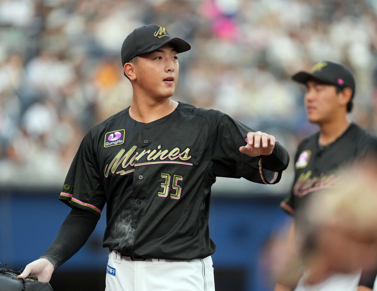 ロッテ対オリックス　初回を無失点に抑えたロッテの先発田中晴（撮影・たえ見朱実）