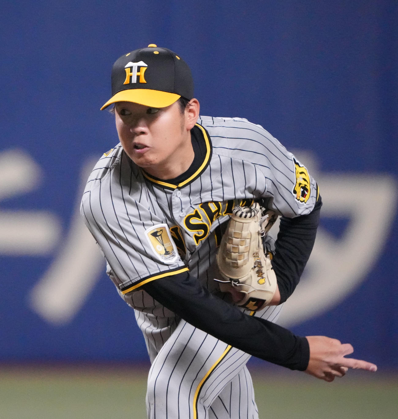 中日対阪神　1回裏、登板する阪神先発の西勇（撮影・森本幸一）
