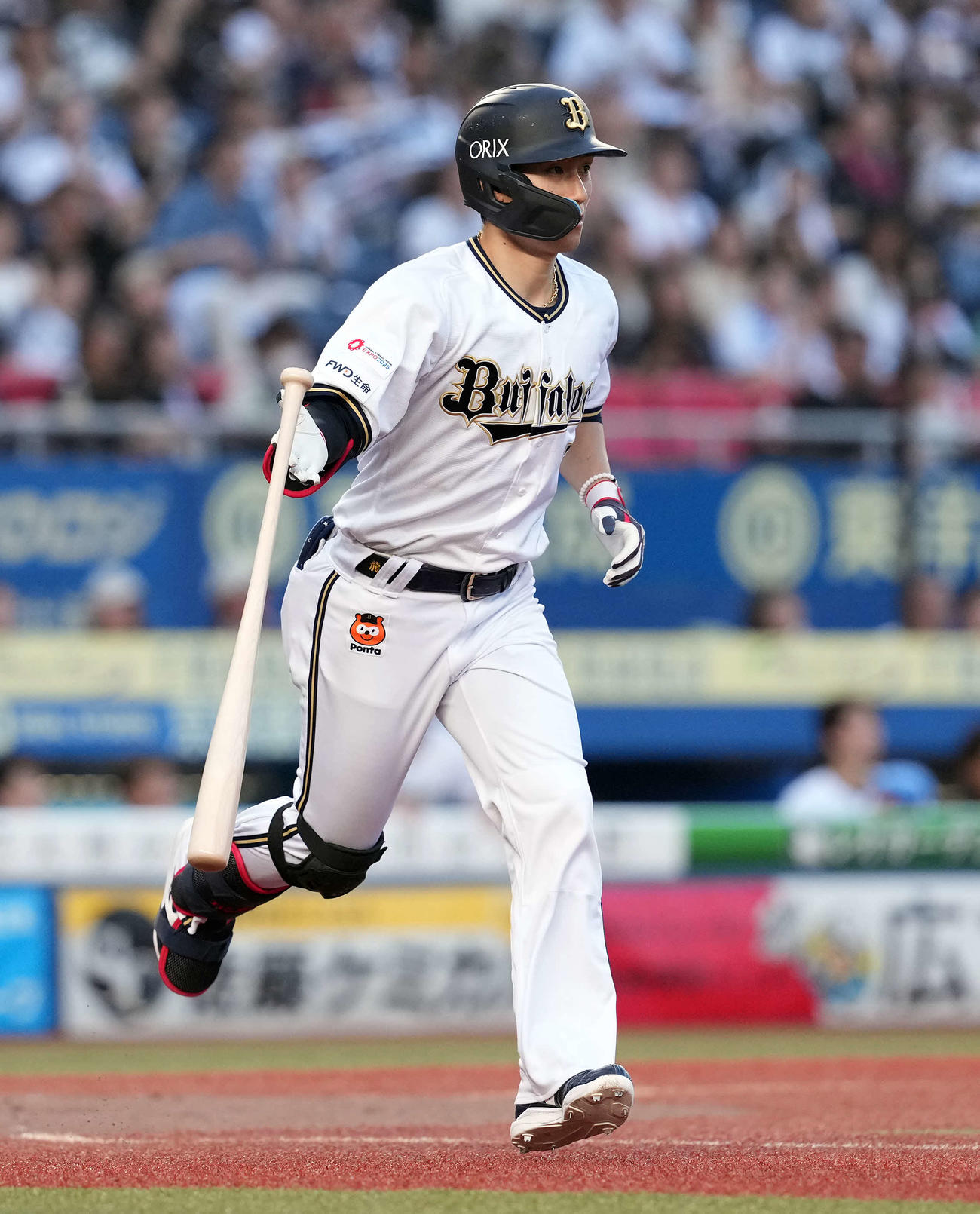 ロッテ対オリックス　4回表オリックス無死一塁、右越えに2点本塁打を放った西川（撮影・たえ見朱実）