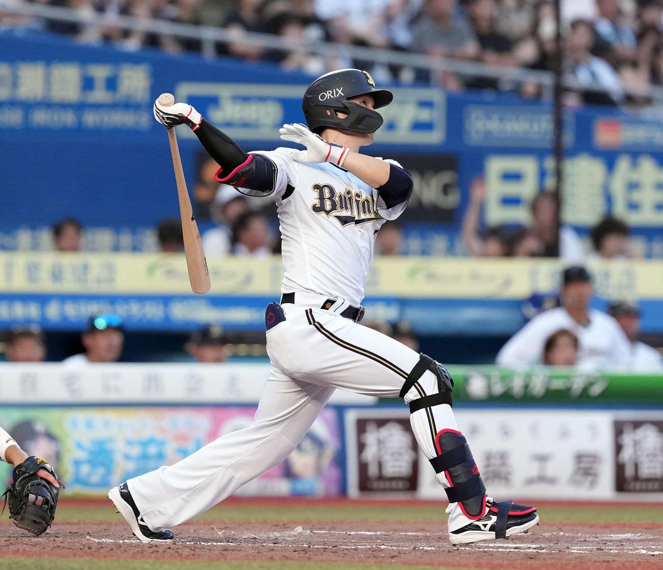 ロッテ対オリックス　4回表オリックス無死一塁、右越えに2点本塁打を放つ西川（撮影・たえ見朱実）