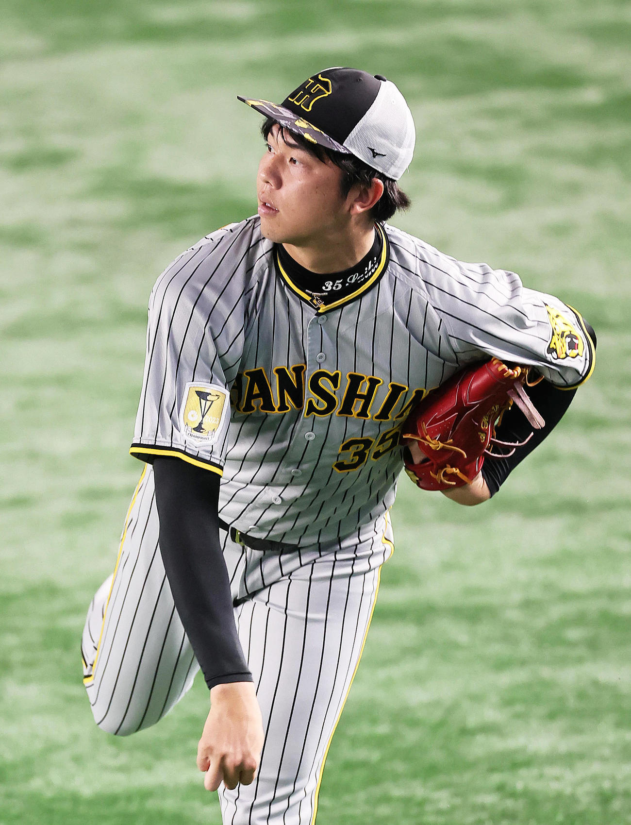 キャッチボールで調整する阪神才木（撮影・足立雅史）