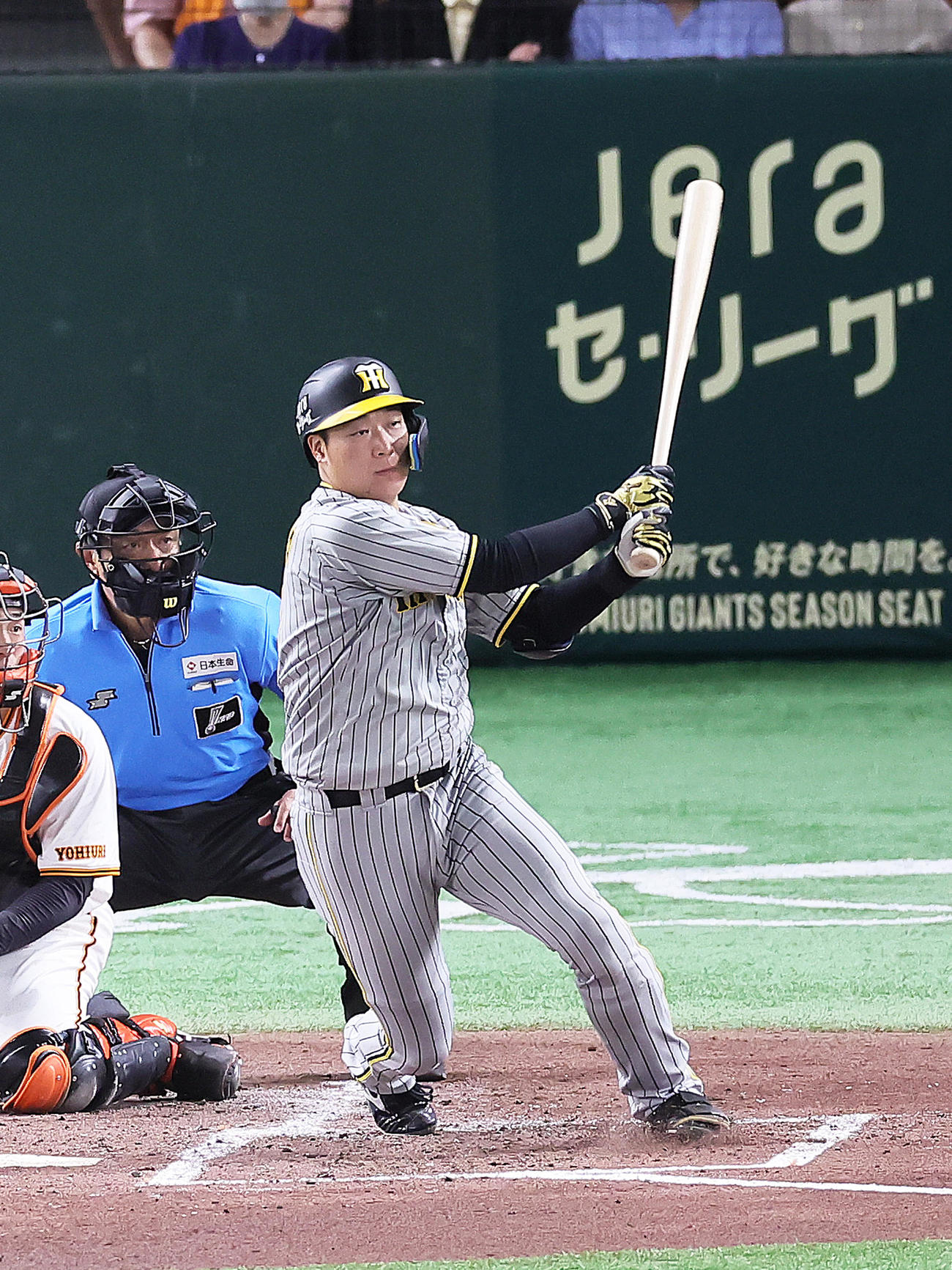 巨人対阪神　4回表阪神2死一、三塁、大山は先制の2点適時二塁打を放つ（撮影・足立雅史）