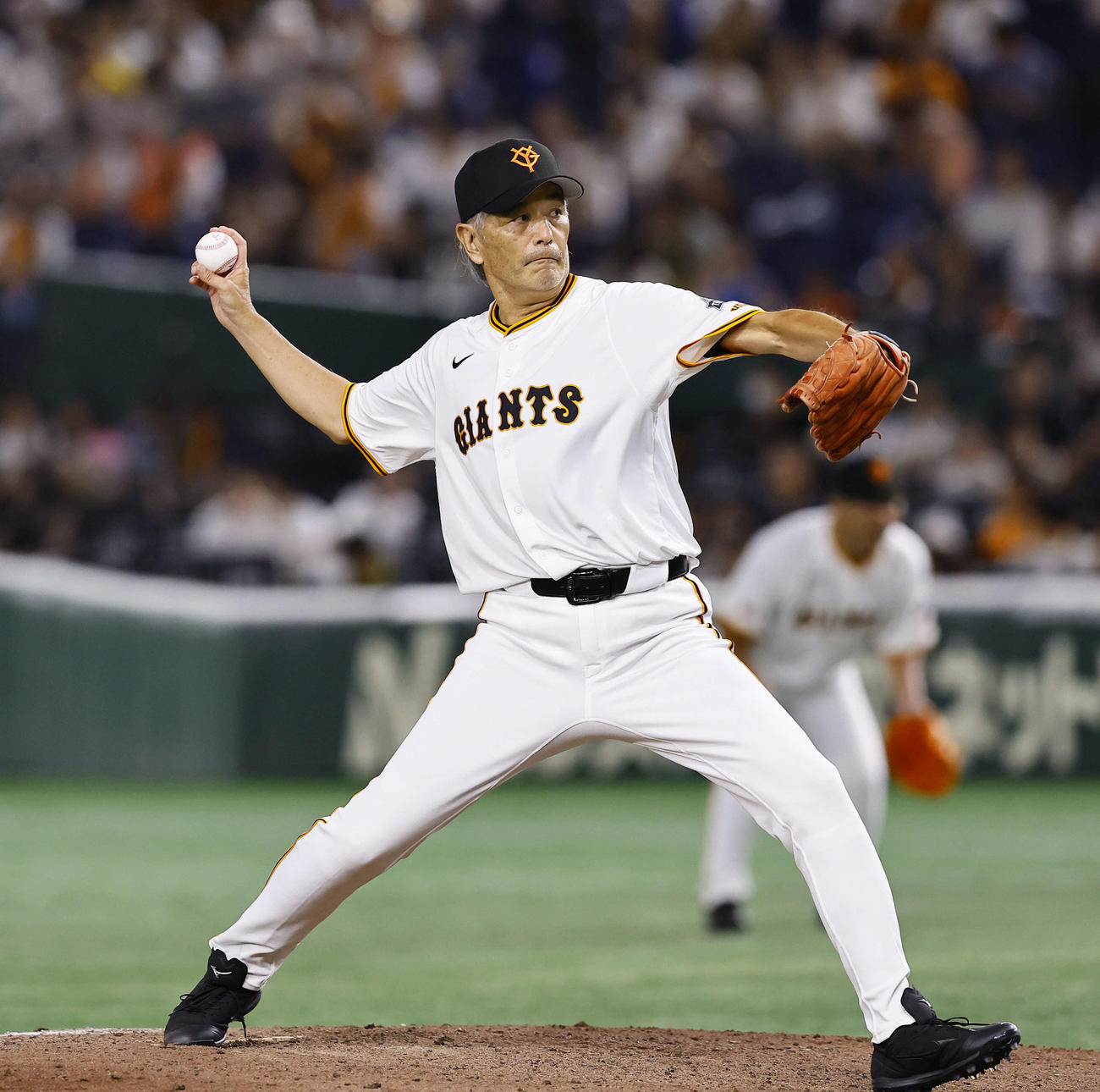 巨人対阪神OB戦　4回、登板した巨人OBの定岡正二氏（撮影・藤尾明華）