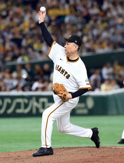 OB戦 巨人対阪神 2回表阪神無死、打者掛布雅之氏に投げ込む江川卓氏(撮影・浅見桂子)