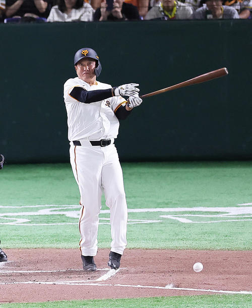 巨人対阪神 2回裏巨人無死、内野ゴロに倒れた原氏(撮影・足立雅史)