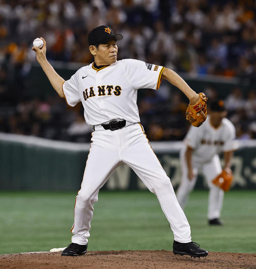 OB戦 巨人阪神 5回、登板した巨人OBの鹿取義隆氏(撮影・藤尾明華)