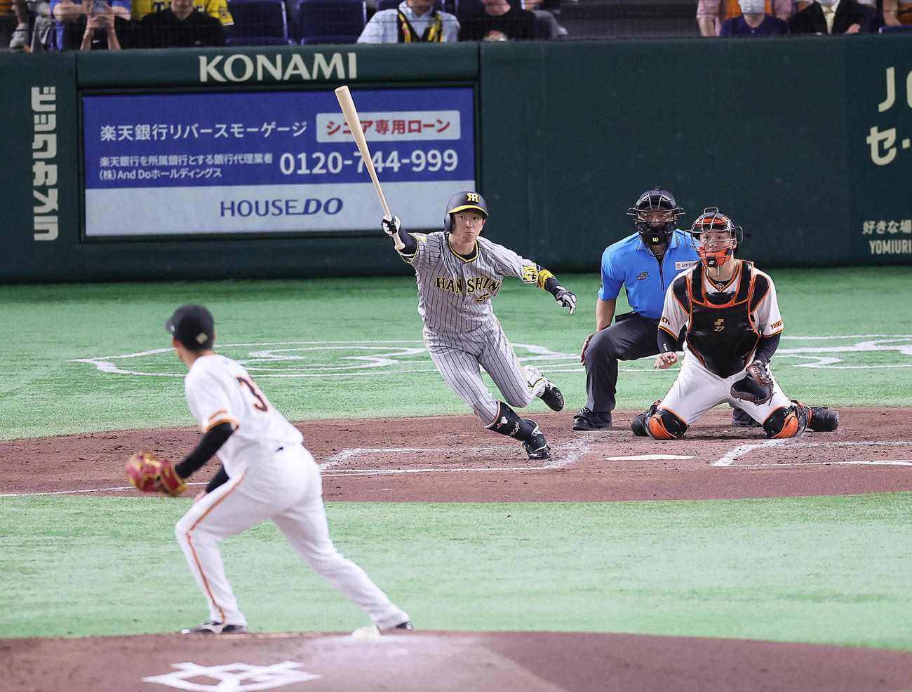 巨人対阪神　4回表阪神無死、近本は中前打を放つ。投手赤星（撮影・足立雅史）