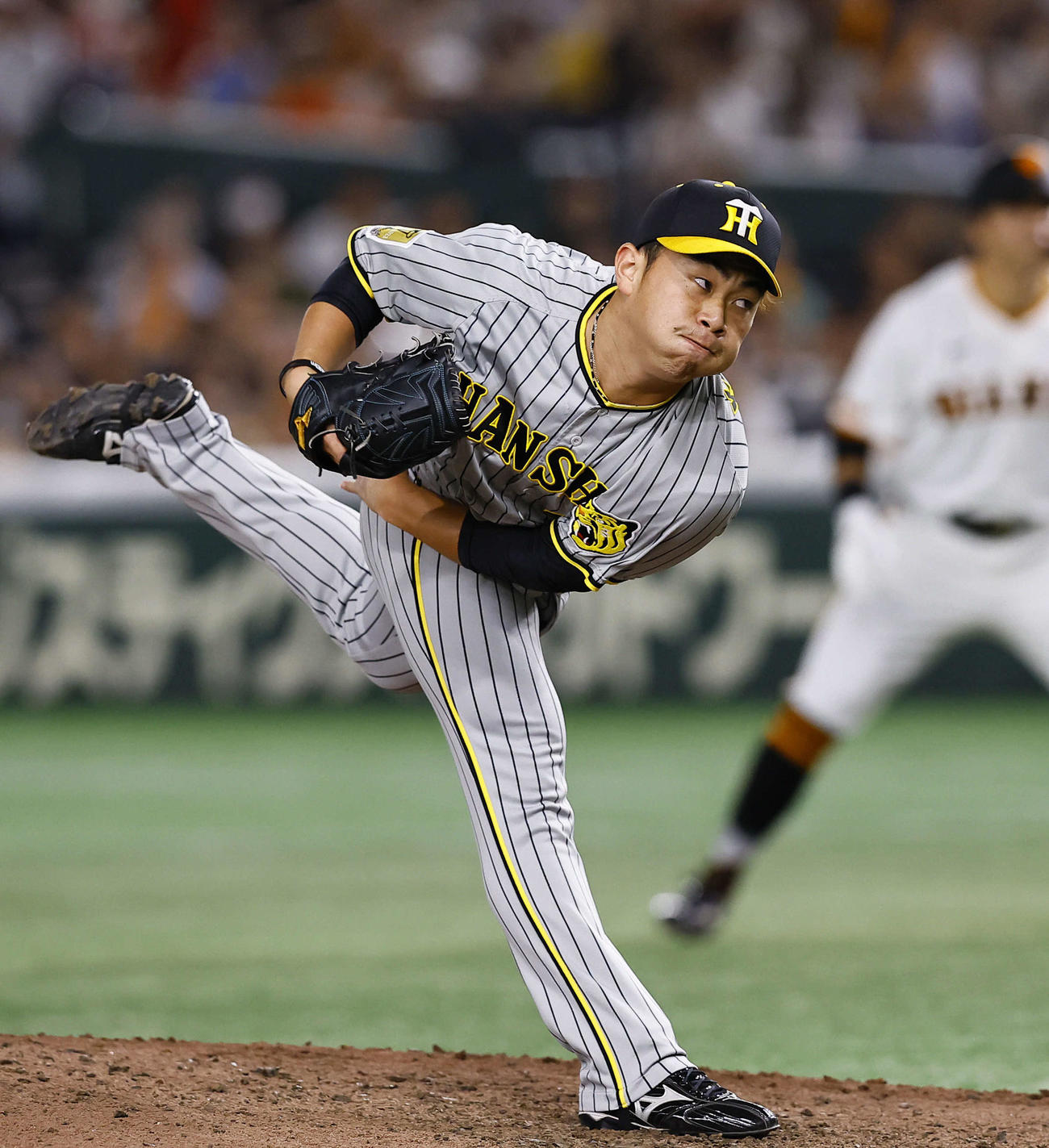 巨人対阪神　7回途中、3番手で登板した阪神桐敷（撮影・藤尾明華）