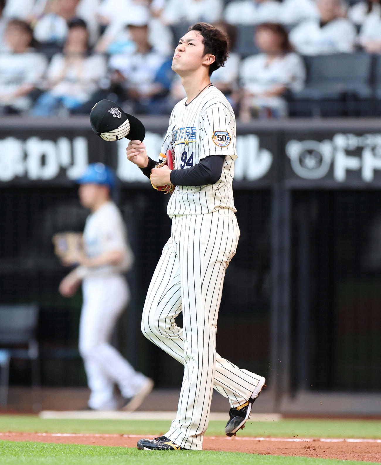 日本ハム対楽天　2回表楽天2死二、三塁、太田に中前適時打を浴び顔をしかめる福島（撮影・佐藤翔太）