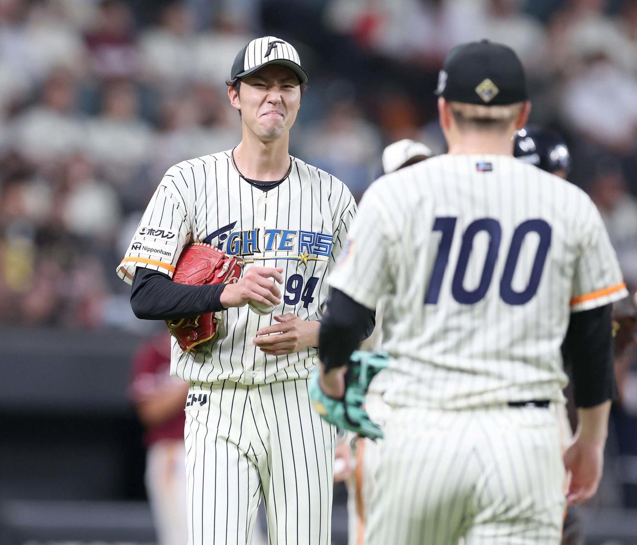 日本ハム対楽天　5回途中降板する福島（撮影・黒川智章）