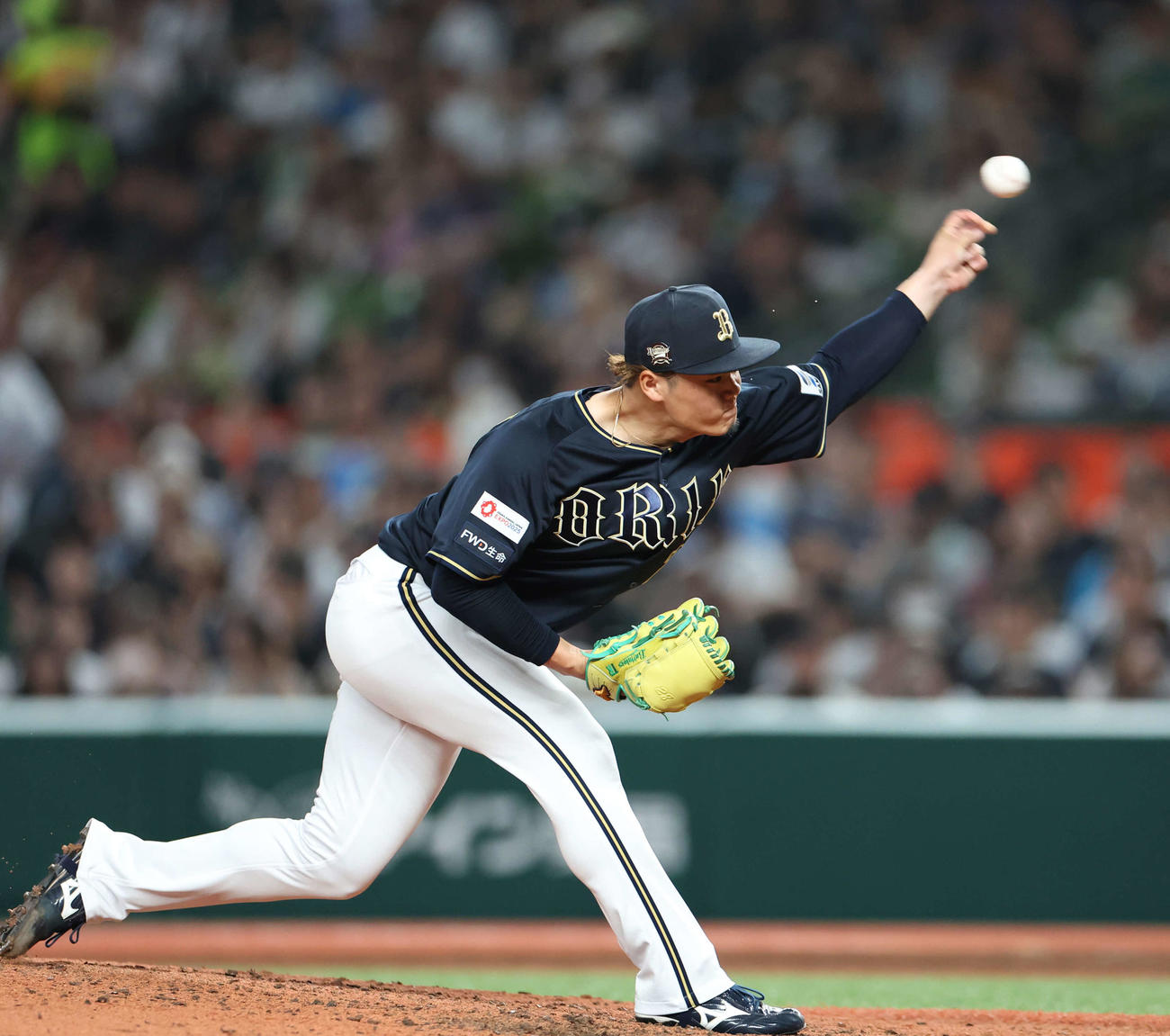 西武対オリックス　7回裏西武2死一、二塁、3番手で登板する富山（撮影・河田真司）