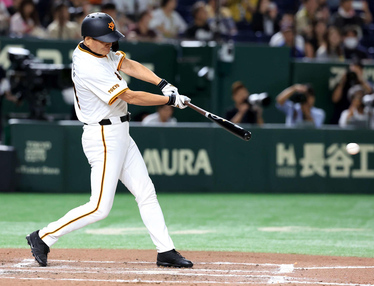 OB戦　巨人対阪神　5回裏巨人の攻撃で中前打を放つ中畑清氏（撮影・浅見桂子）