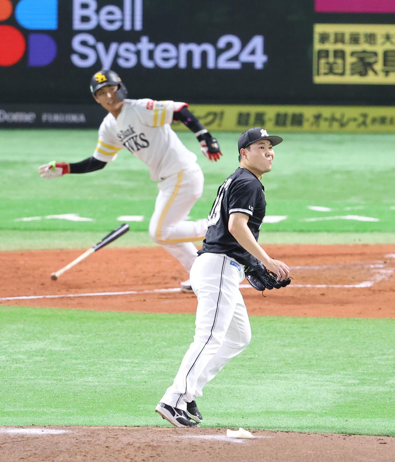ソフトバンク対ロッテ　3回裏ソフトバンク2死一、二塁、今宮に左前先制適時打を浴びた西野（撮影・梅根麻紀）