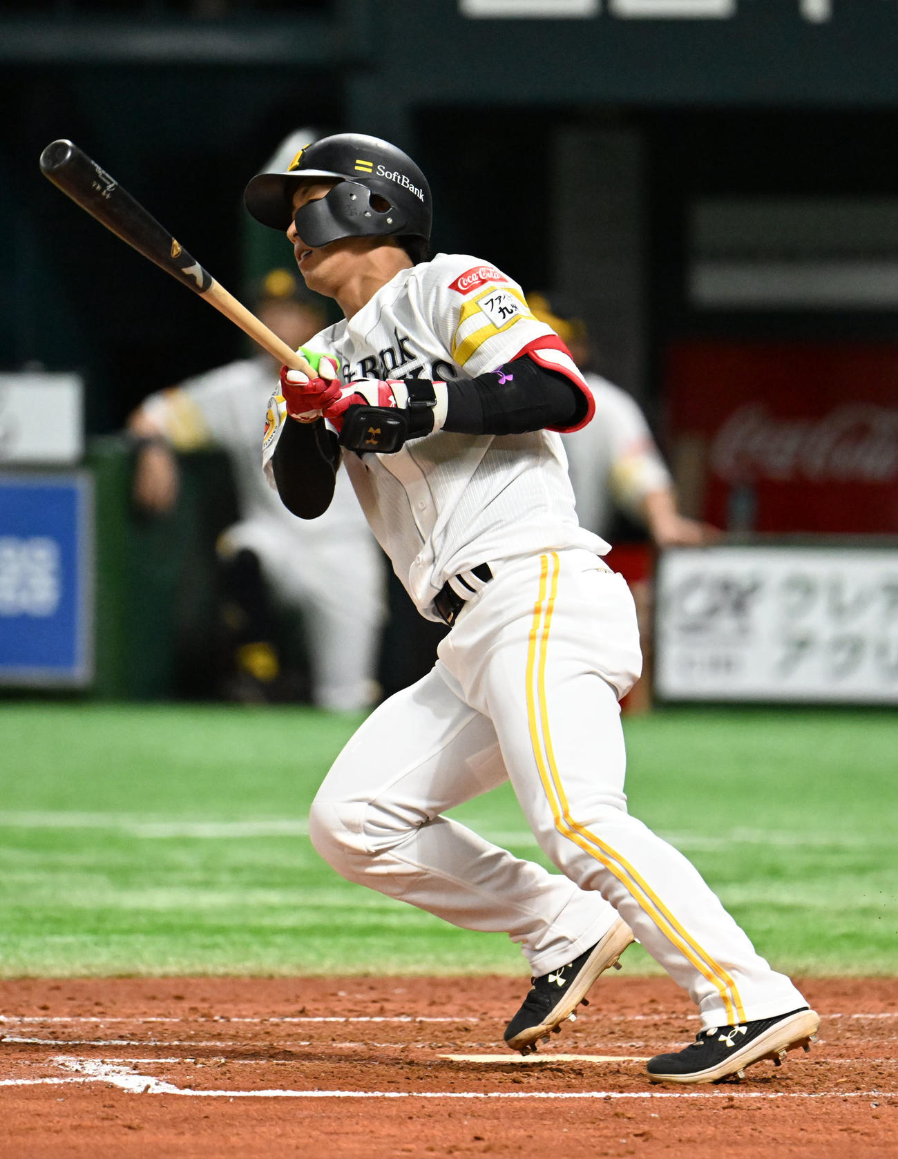 ソフトバンク対ロッテ　3回裏ソフトバンク2死一、二塁、今宮は先制適時打を放つ（撮影・林敢治）