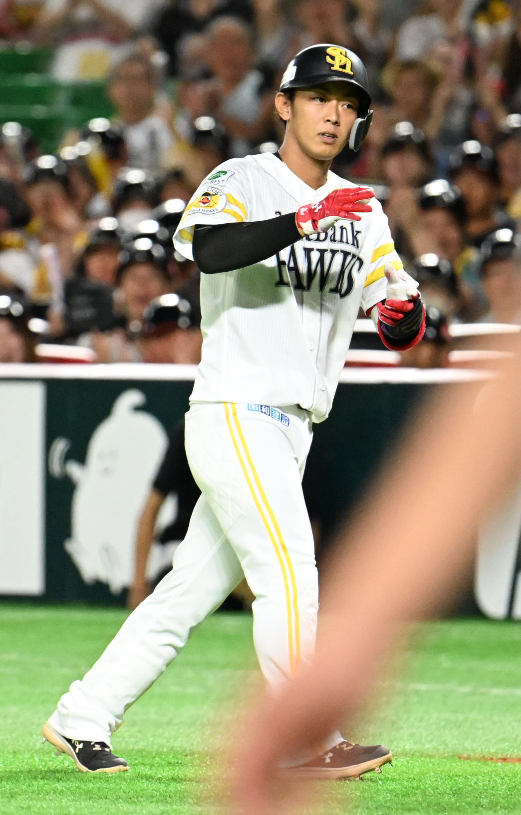 ソフトバンク対ロッテ　3回裏ソフトバンク2死一、二塁、今宮は先制適時打を放つ（撮影・林敢治）