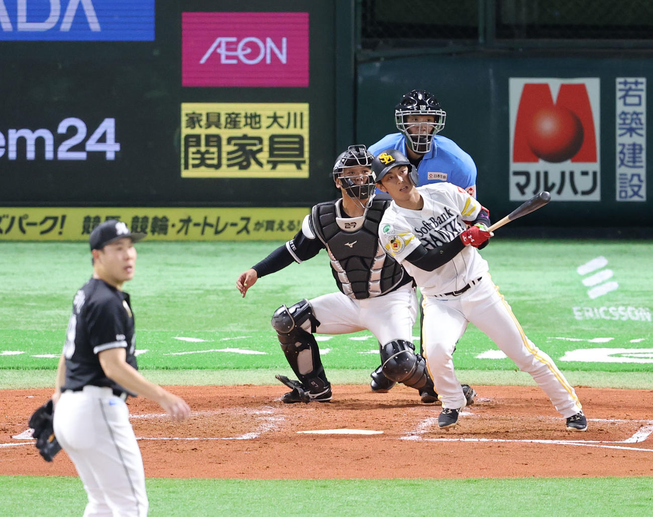 ソフトバンク対ロッテ　3回裏ソフトバンク2死一、二塁、今宮は左前に先制適時打を放つ（撮影・梅根麻紀）