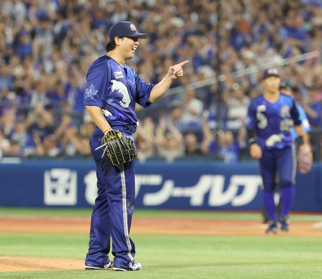 DeNA対広島　勝利し笑顔のDeNA浜口（撮影・宮地輝）