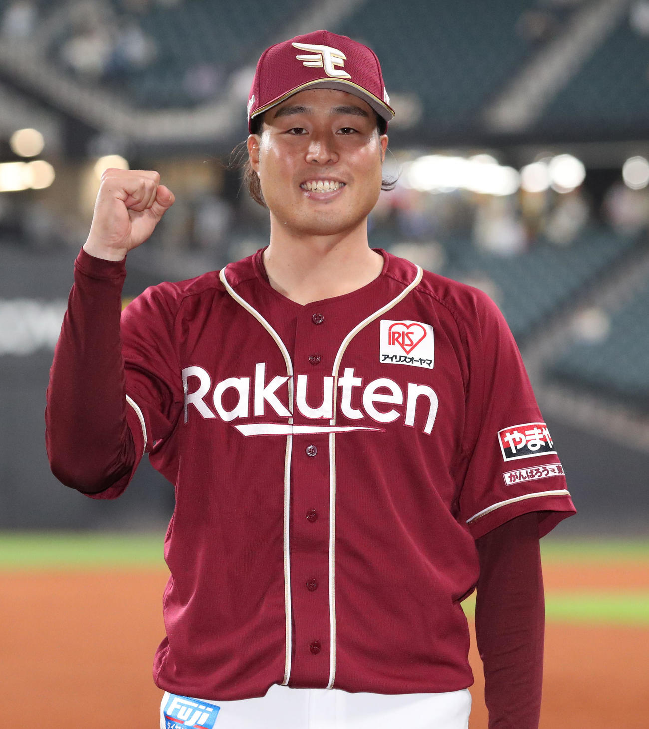日本ハム対楽天　今季1勝目を挙げ笑顔の楽天滝中（撮影・佐藤翔太）