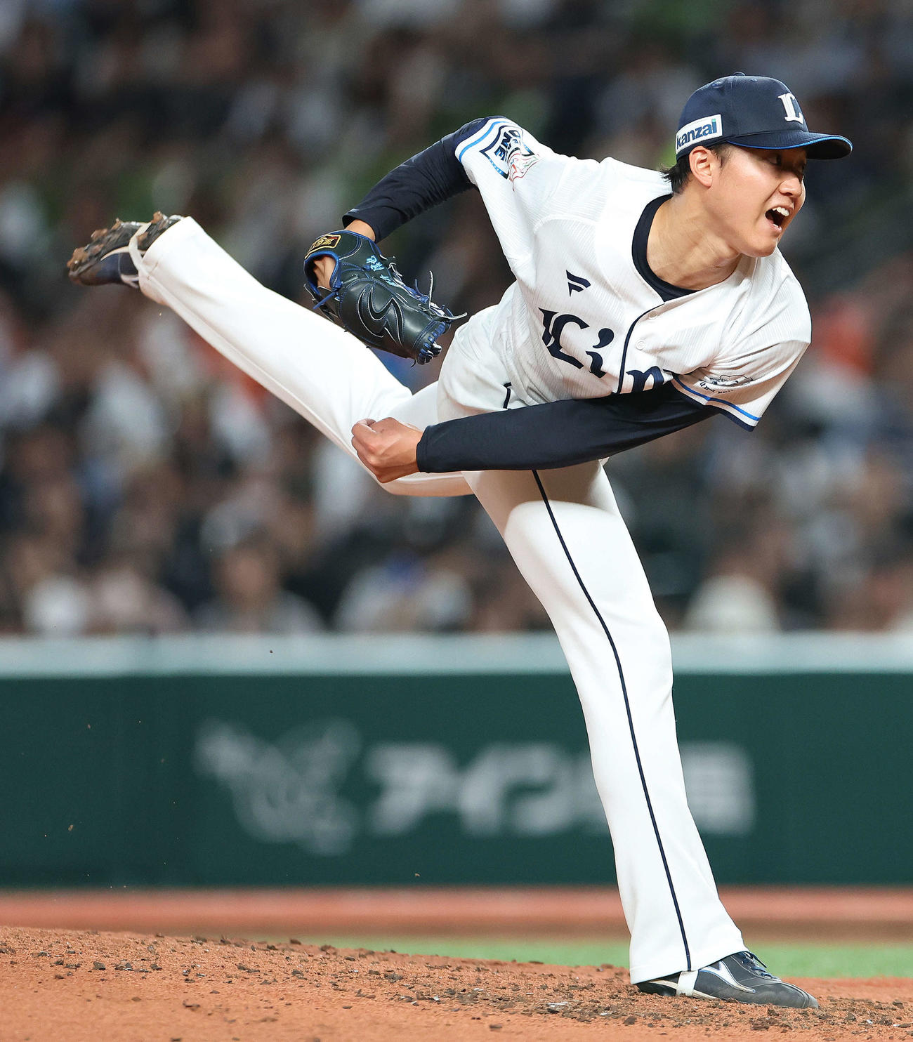 西武対オリックス　6回表、力投する菅井（撮影・河田真司）