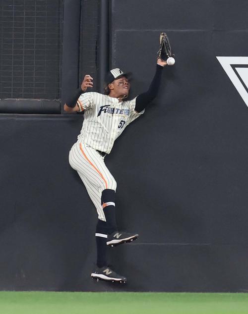 日本ハム】16失点大敗に天国の大沢親分も“喝”？新庄監督も采配で”喝