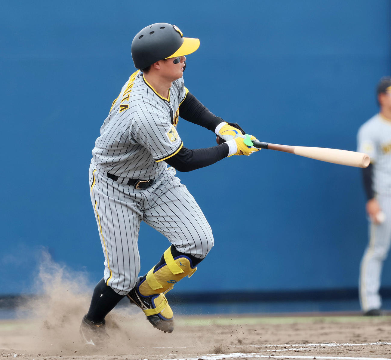 オリックス対阪神　7回表阪神2死、森下は左前打を放つ（撮影・加藤哉）