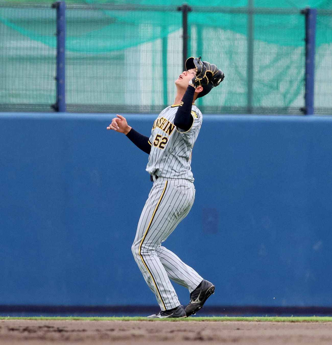 オリックス対阪神　6回裏オリックス1死、山田は小田の飛球を捕球（撮影・加藤哉）
