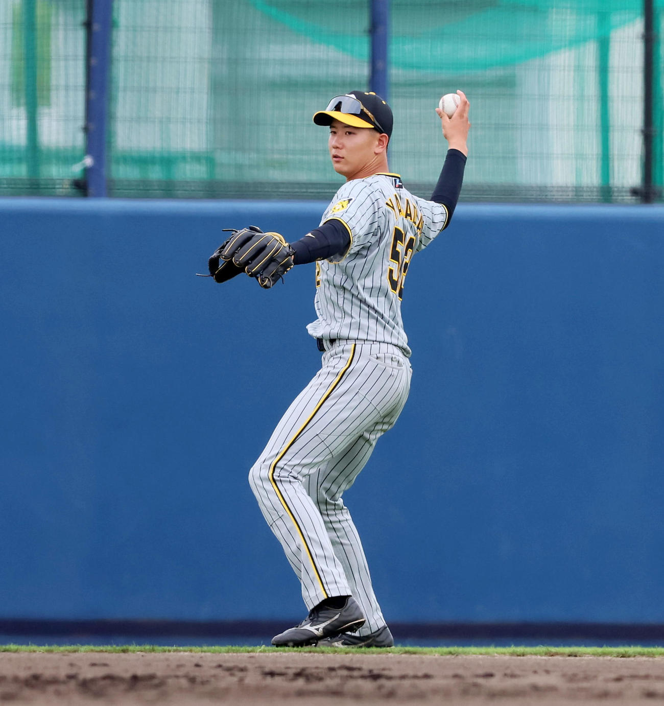 オリックス対阪神　6回裏オリックス1死、山田は小田の飛球を捕球（撮影・加藤哉）