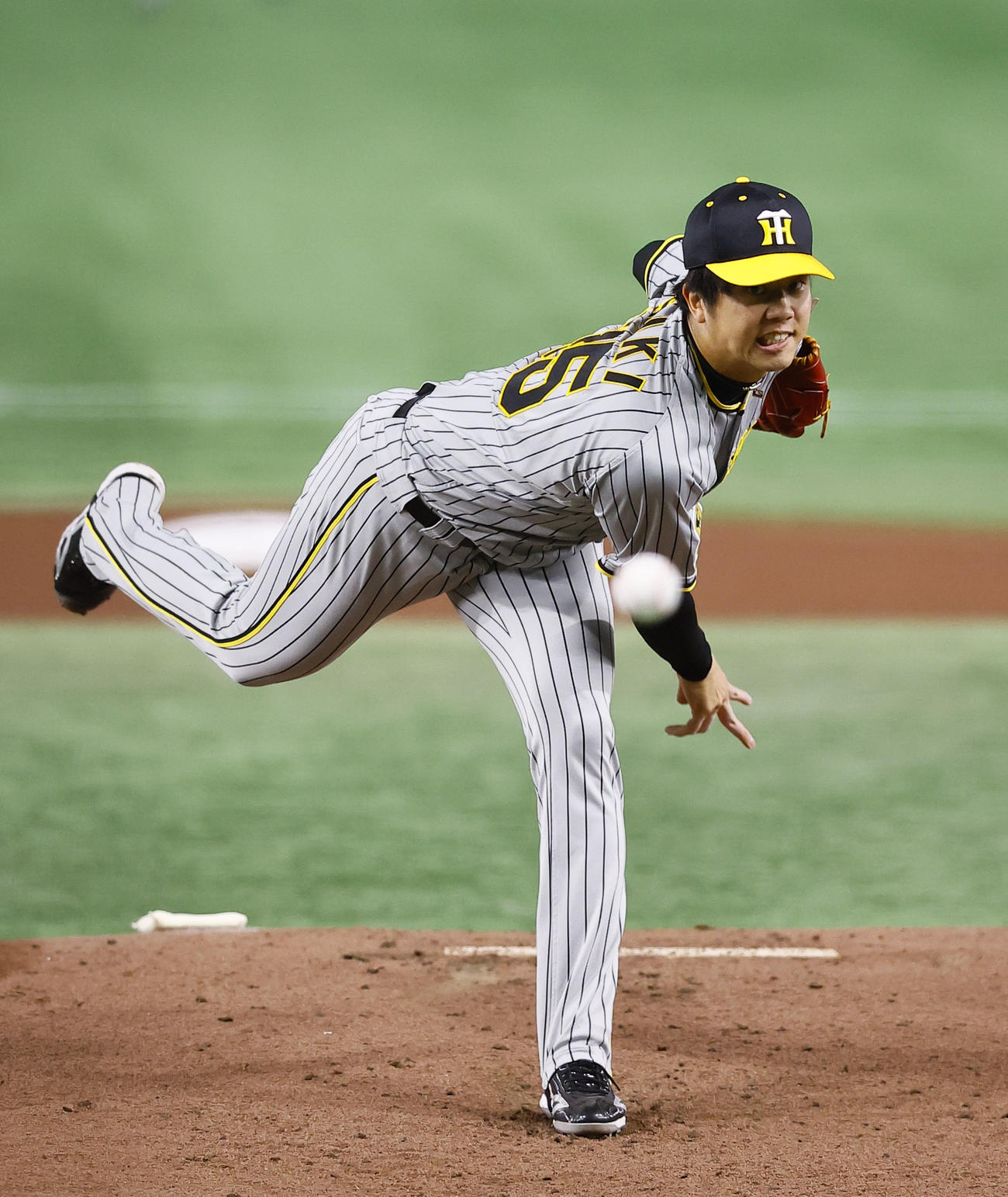 巨人対阪神　力投する阪神先発の才木（撮影・藤尾明華）