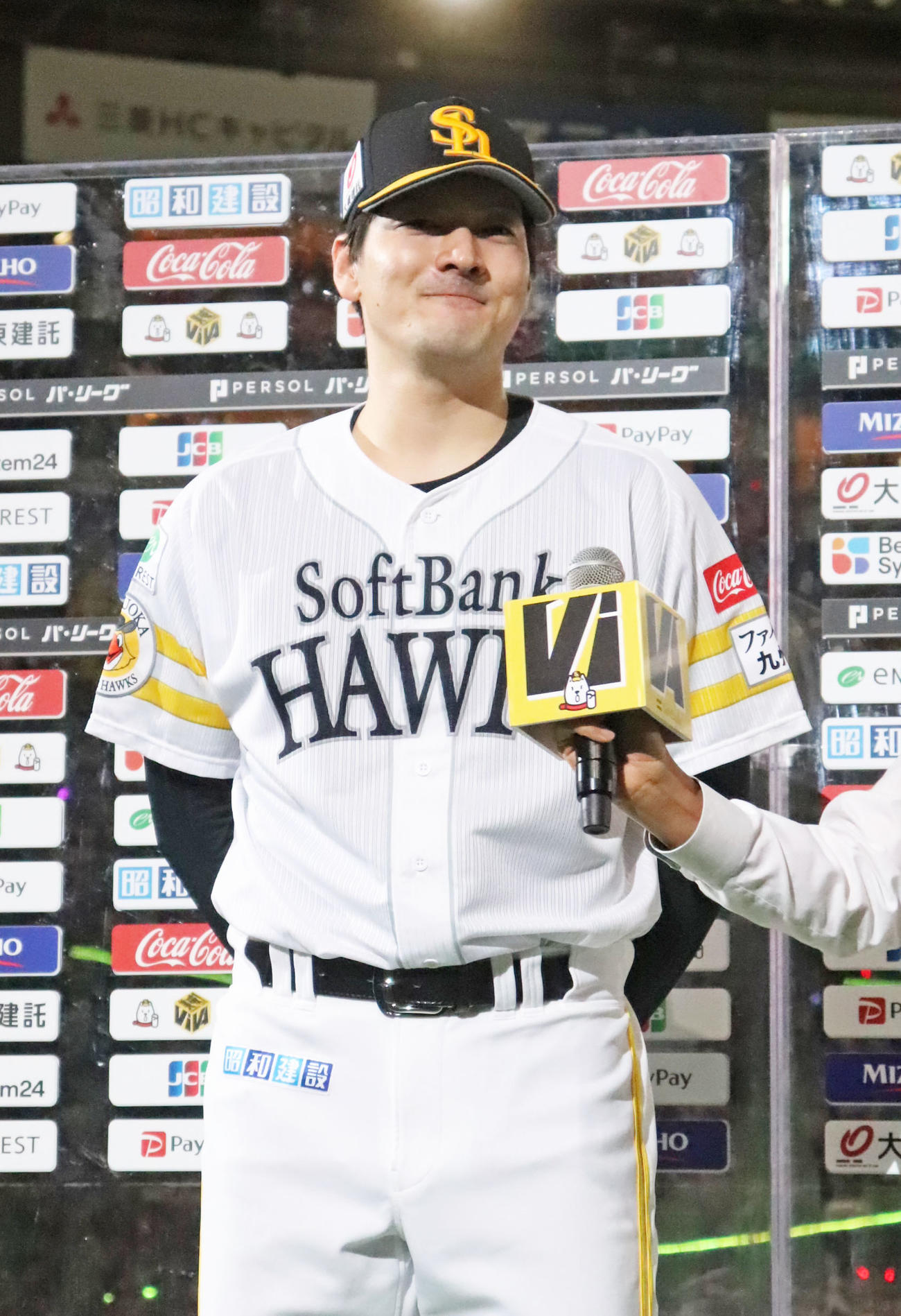 ソフトバンク対ロッテ　9勝目を挙げヒーローに輝いた有原（撮影・鬼束羽瑠菜）
