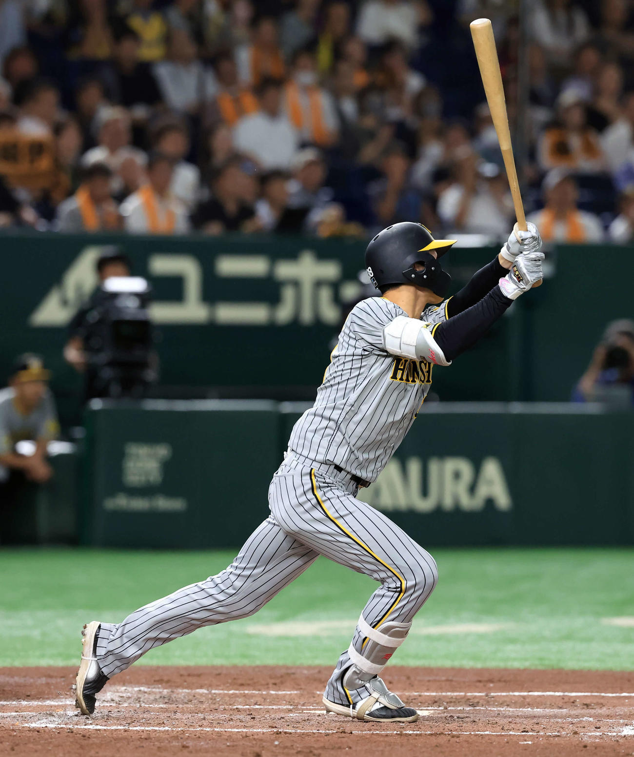 巨人対阪神　2回表阪神2死一、二塁、小幡は左適時打を放つ（撮影・浅見桂子）