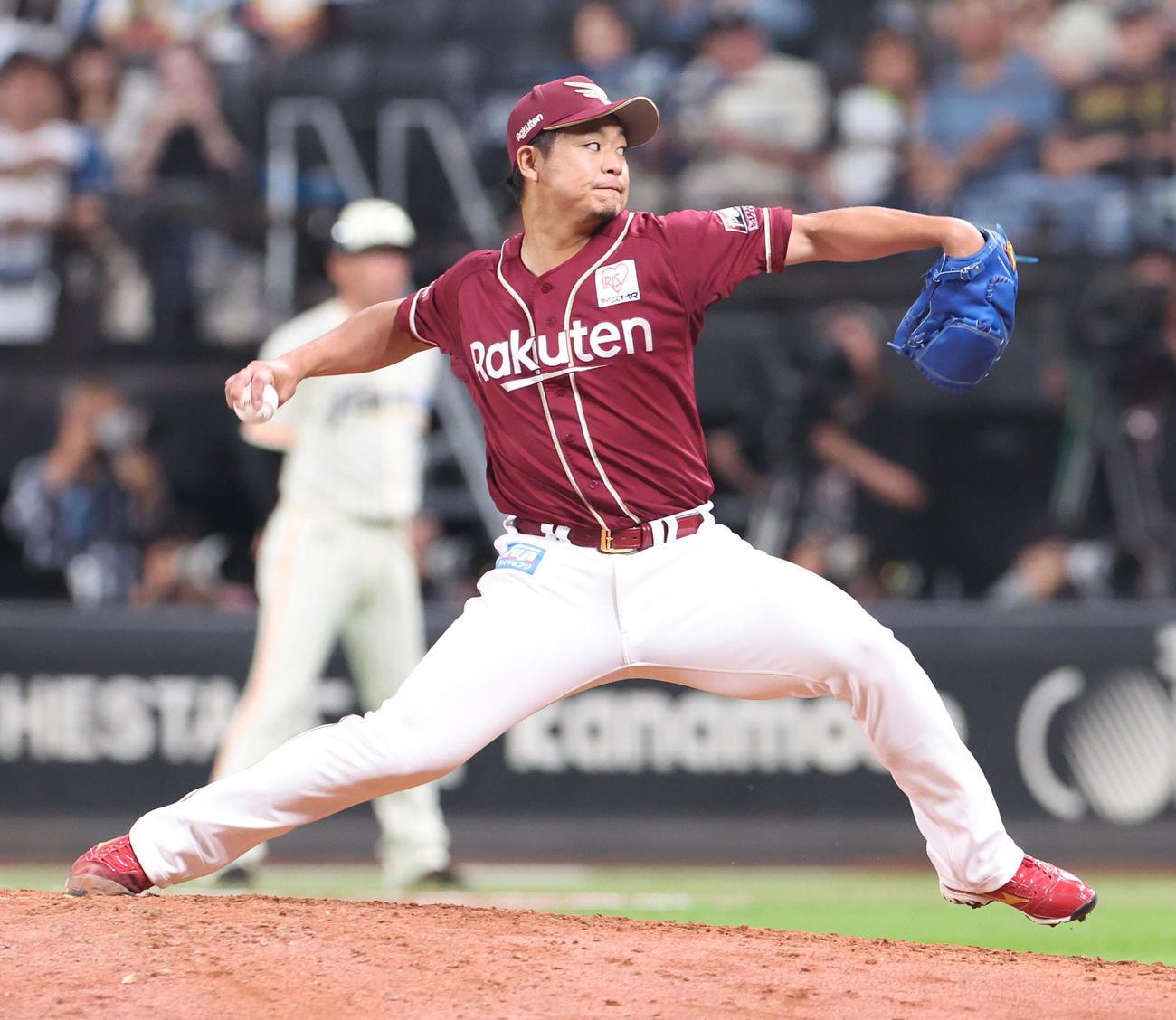 日本ハム対楽天　楽天3番手の酒居（撮影・佐藤翔太）