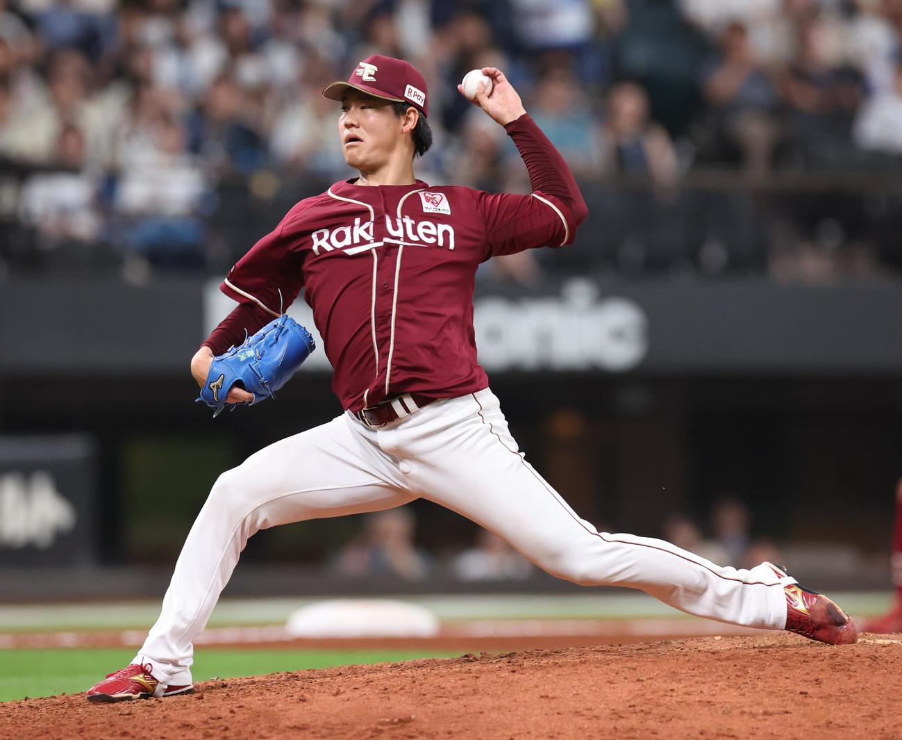 日本ハム対楽天　8回に登板の鈴木翔（撮影・黒川智章）