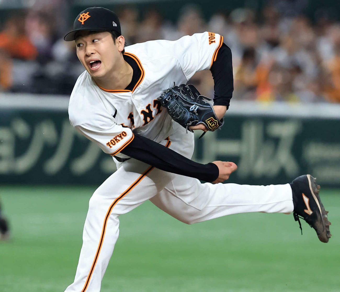 巨人対阪神　気合の入った表情で投げ込む山崎伊（撮影・浅見桂子）
