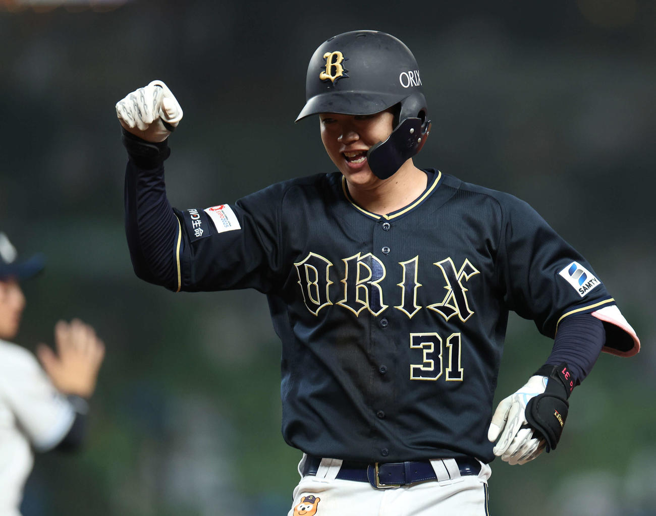 西武対オリックス　延長10回表オリックス2死二塁、左前勝ち越し適時打を放ちガッツポーズする太田（撮影・河田真司）