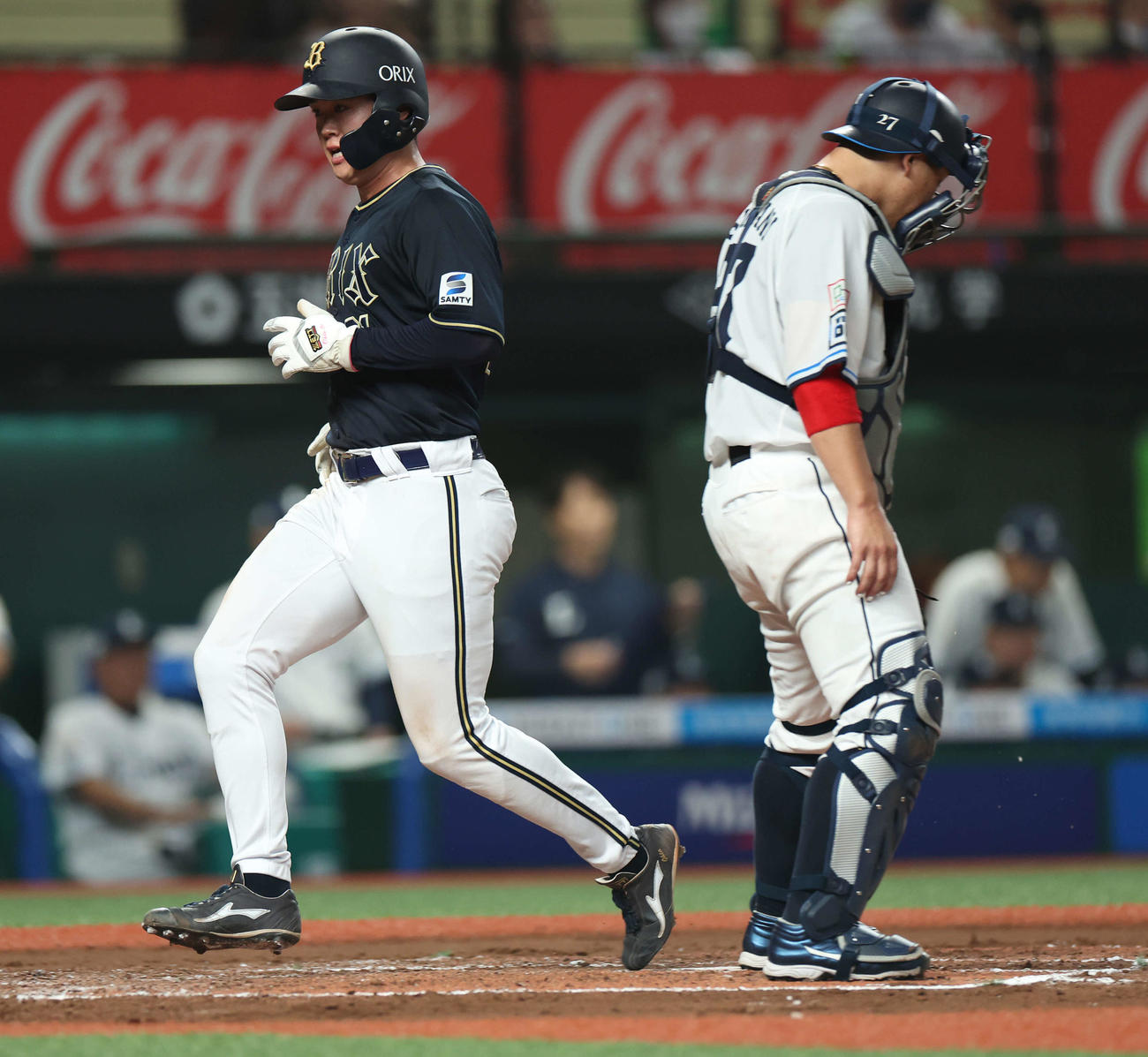 西武対オリックス　6回表オリックス2死一、二塁、西川の同点適時二塁打で生還する太田（撮影・河田真司）