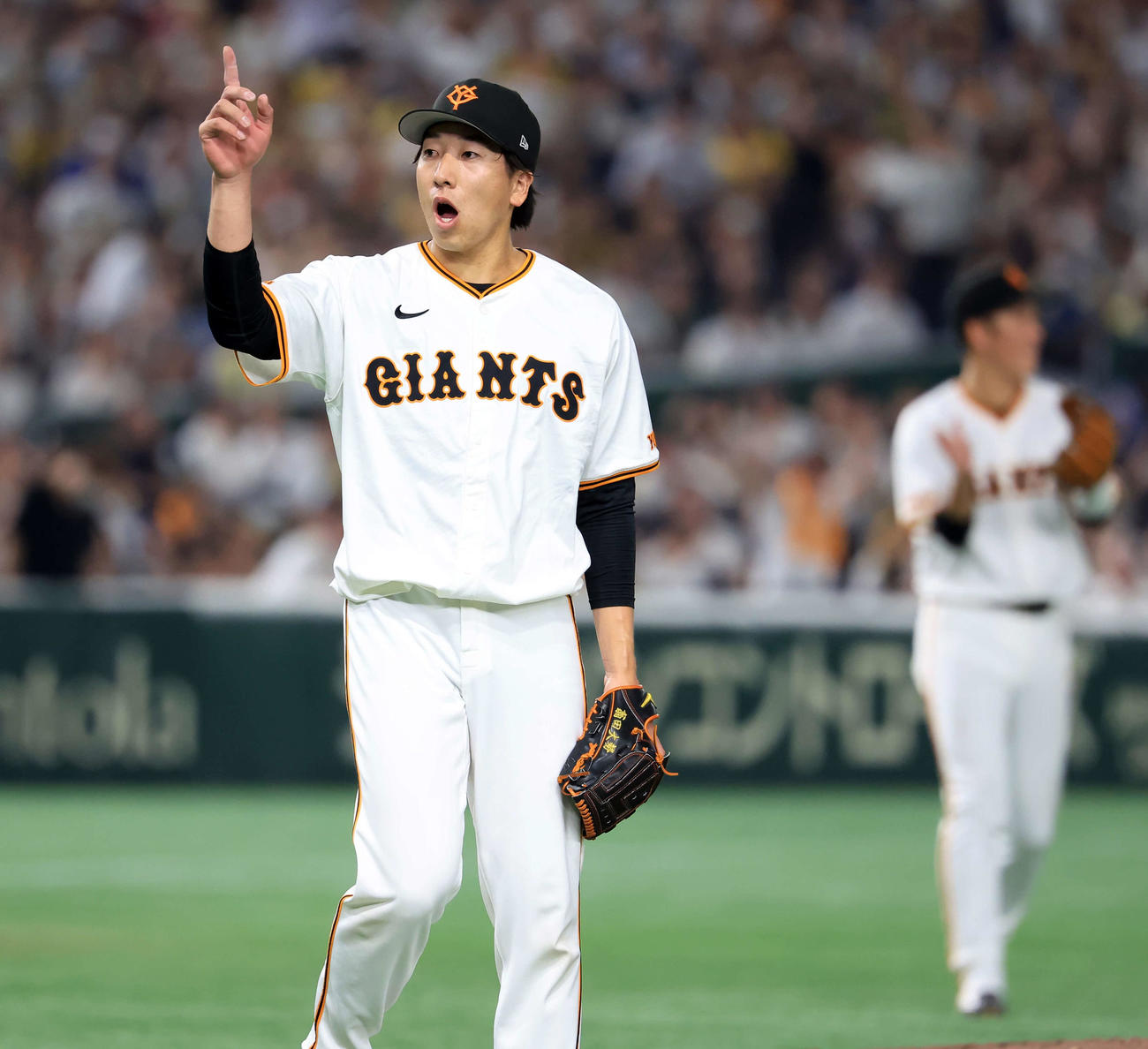 巨人対阪神　9回表阪神の攻撃を抑え、雄たけびを上げて喜ぶ大勢（撮影・浅見桂子）